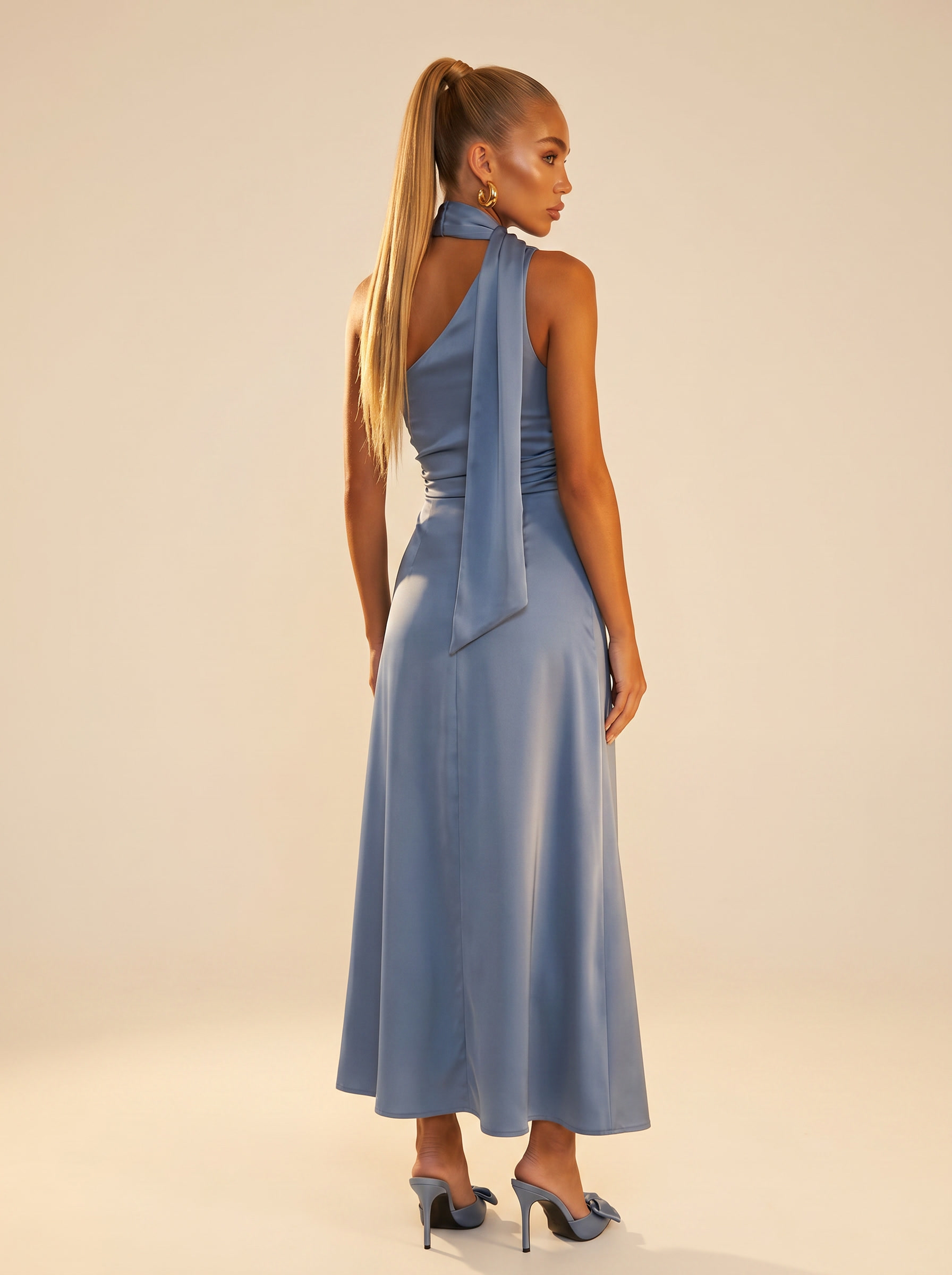 Celeste Satin Maxi Jurk — Leisteenblauw